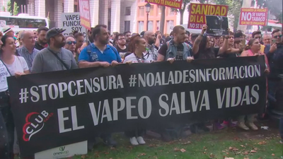 Manifestación a favor de los vapeadores frente al Ministerio de Sanidad