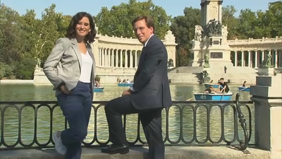 Díaz Ayuso y Martínez-Almeida pasean por el Retiro tras almorzar juntos