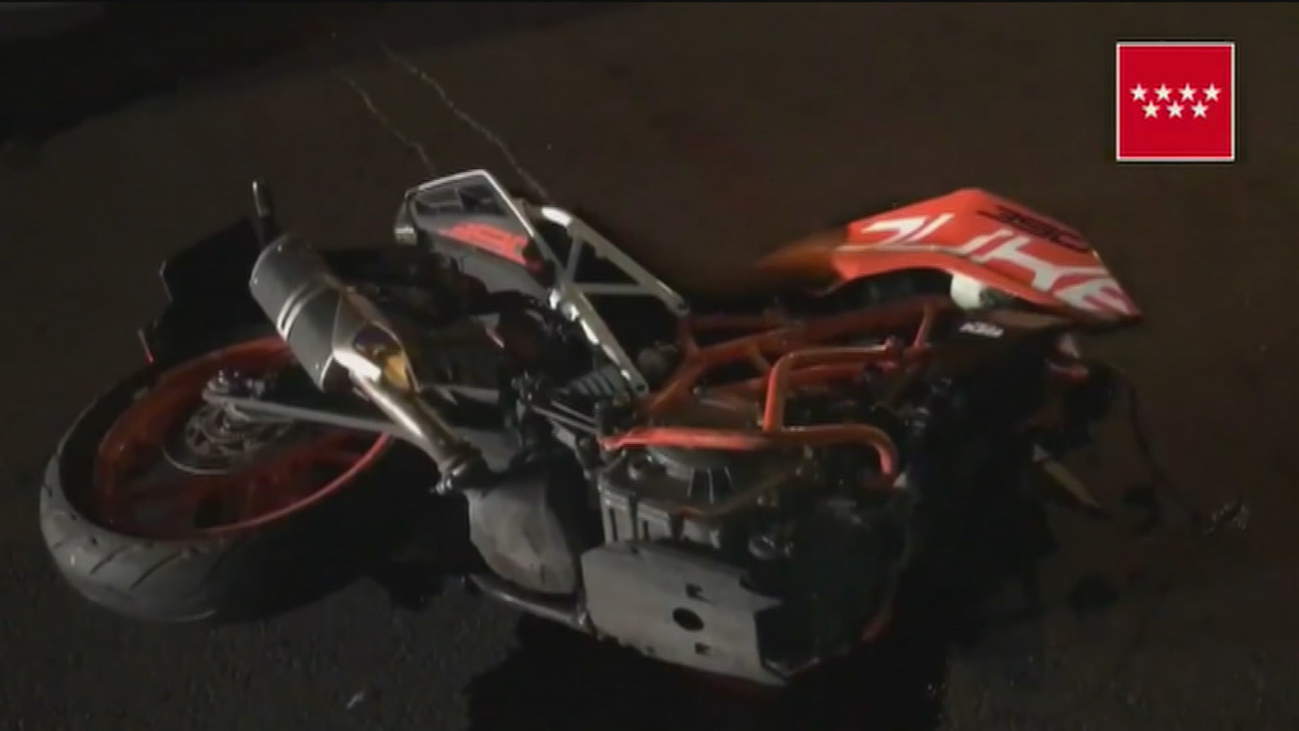 Un muerto y un herido al chocar una moto con un coche aparcado en Collado Villalba