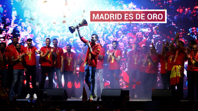 Madrid da un baño de masas a los campeones del mundo