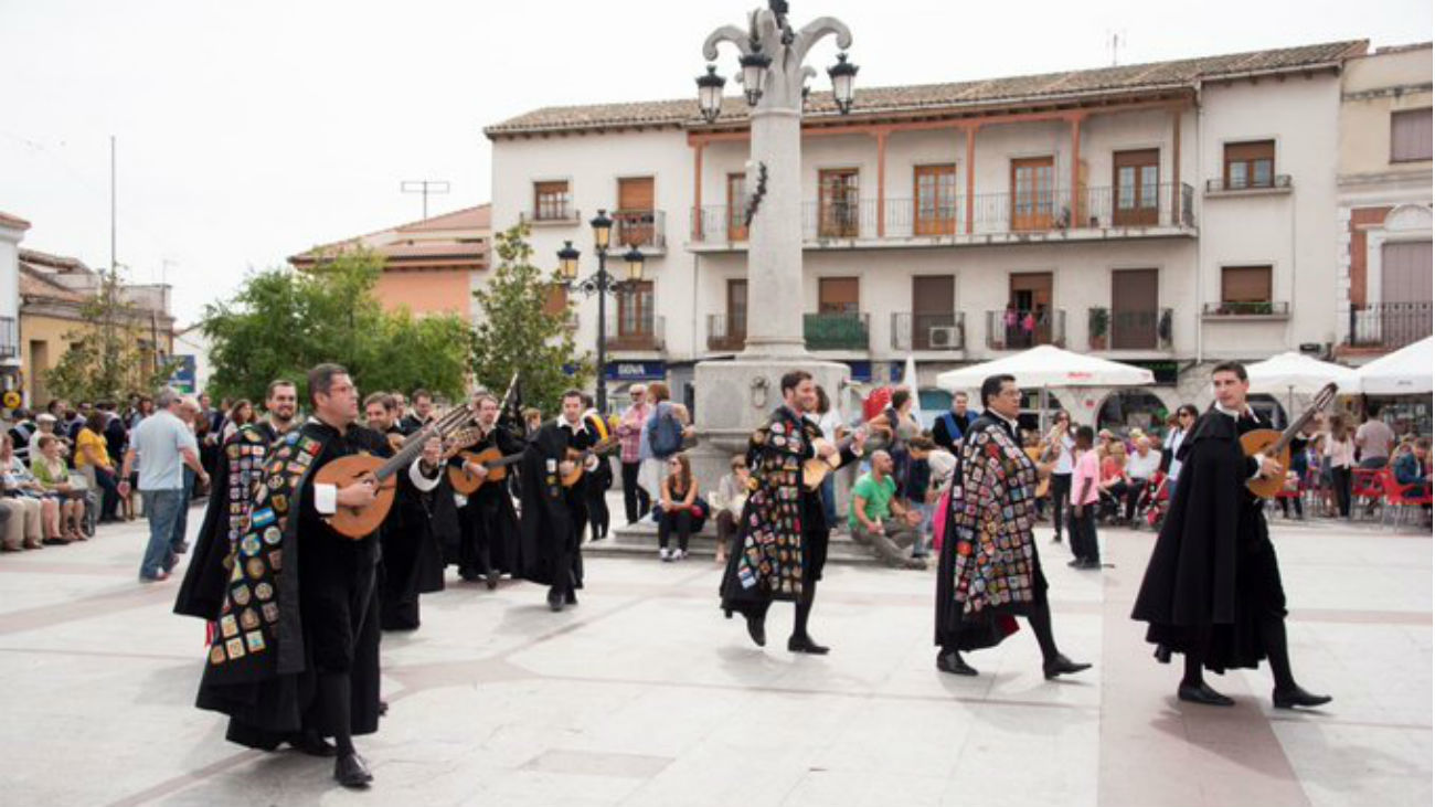 Un centenar de tunos de toda España se miden en Colmenar Viejo