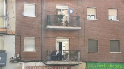 La Policía detiene por tentativa de homicidio a la madre que se tiró con su hija desde un balcón