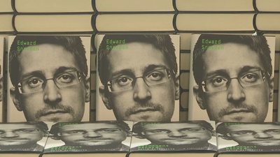 EEUU demanda a Snowden por violar su acuerdo de confidencialidad con su libro autobiográfico