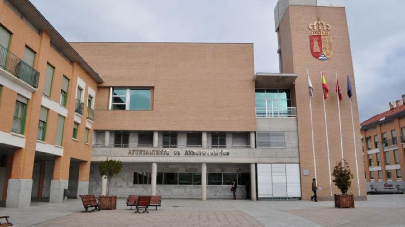 Vecinos de Arroyomolinos se movilizan para que desvíen líneas de alta tensión