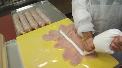 ¿De dónde procede la comida que nos sirven en el avión?