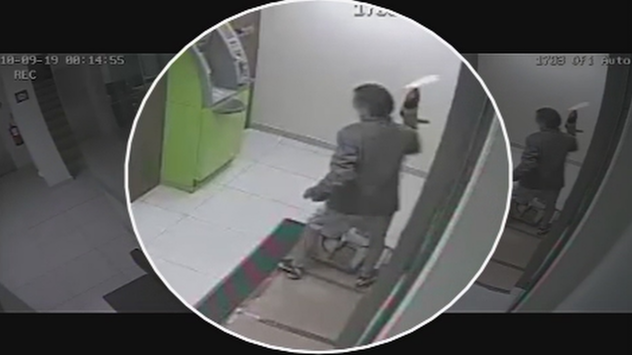 Así explota cajeros por el centro de Madrid sin llevarse el dinero