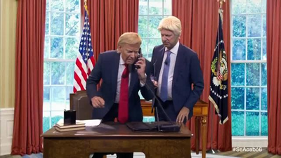 La secretaria de Trump se cansa de él y de Boris Johnson