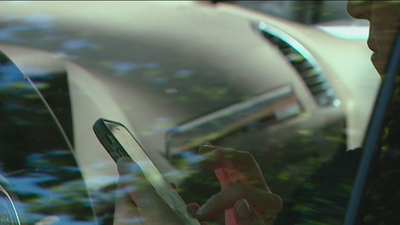 Usar el móvil provoca dos de cada diez muertes al volante