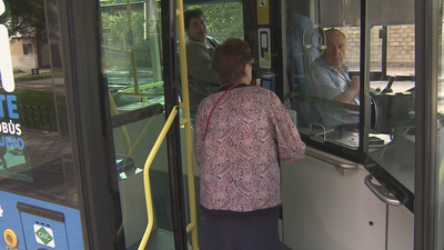 Los vecinos de Las Águilas estrenan la línea 138 hasta el Clínico