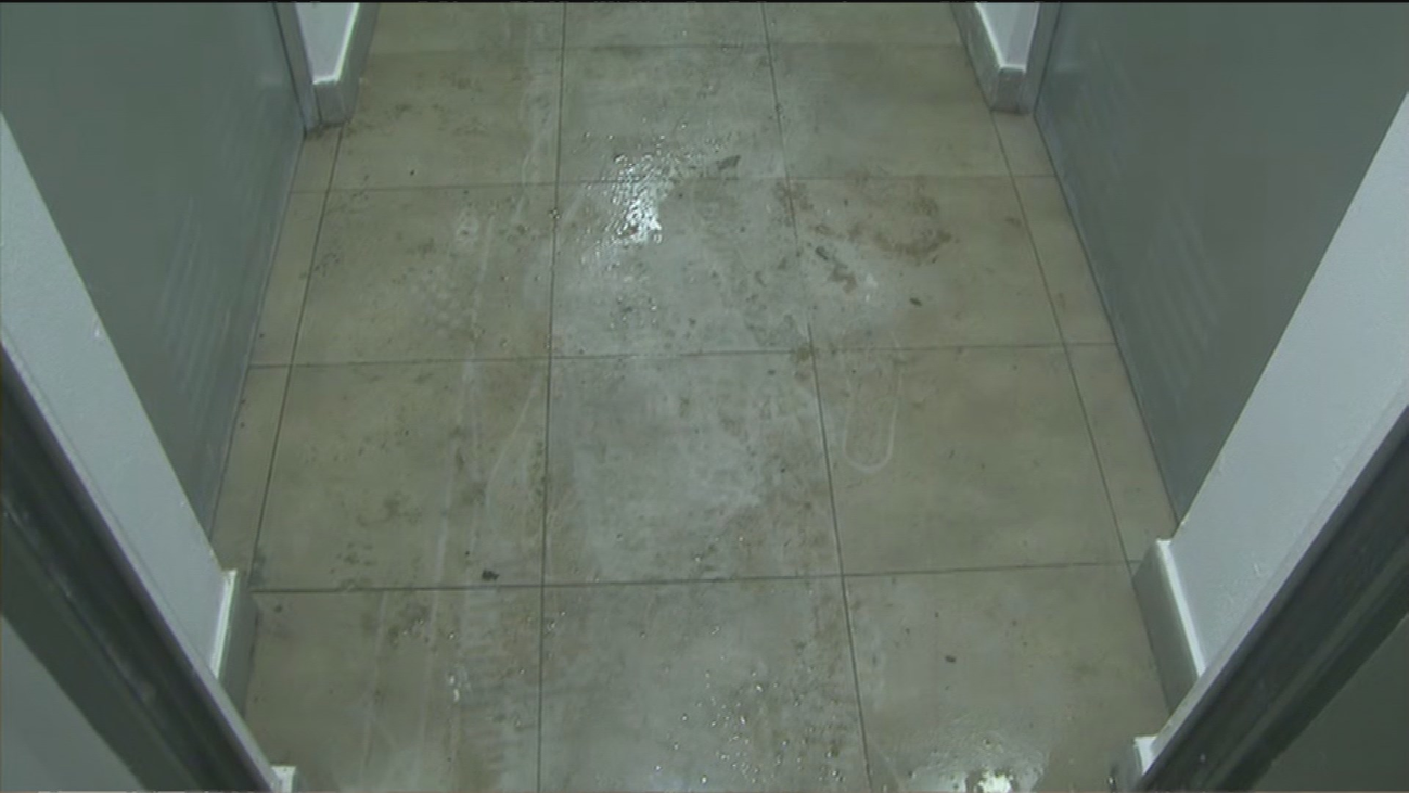 La pesadilla de vivir con aguas fecales en 100 viviendas de Las Rozas