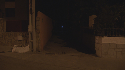 Una calle de Alpedrete, a dos velas