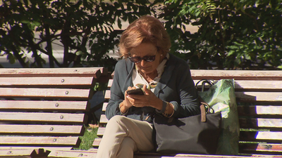 Los españoles practicamos el scroll durante una hora al día