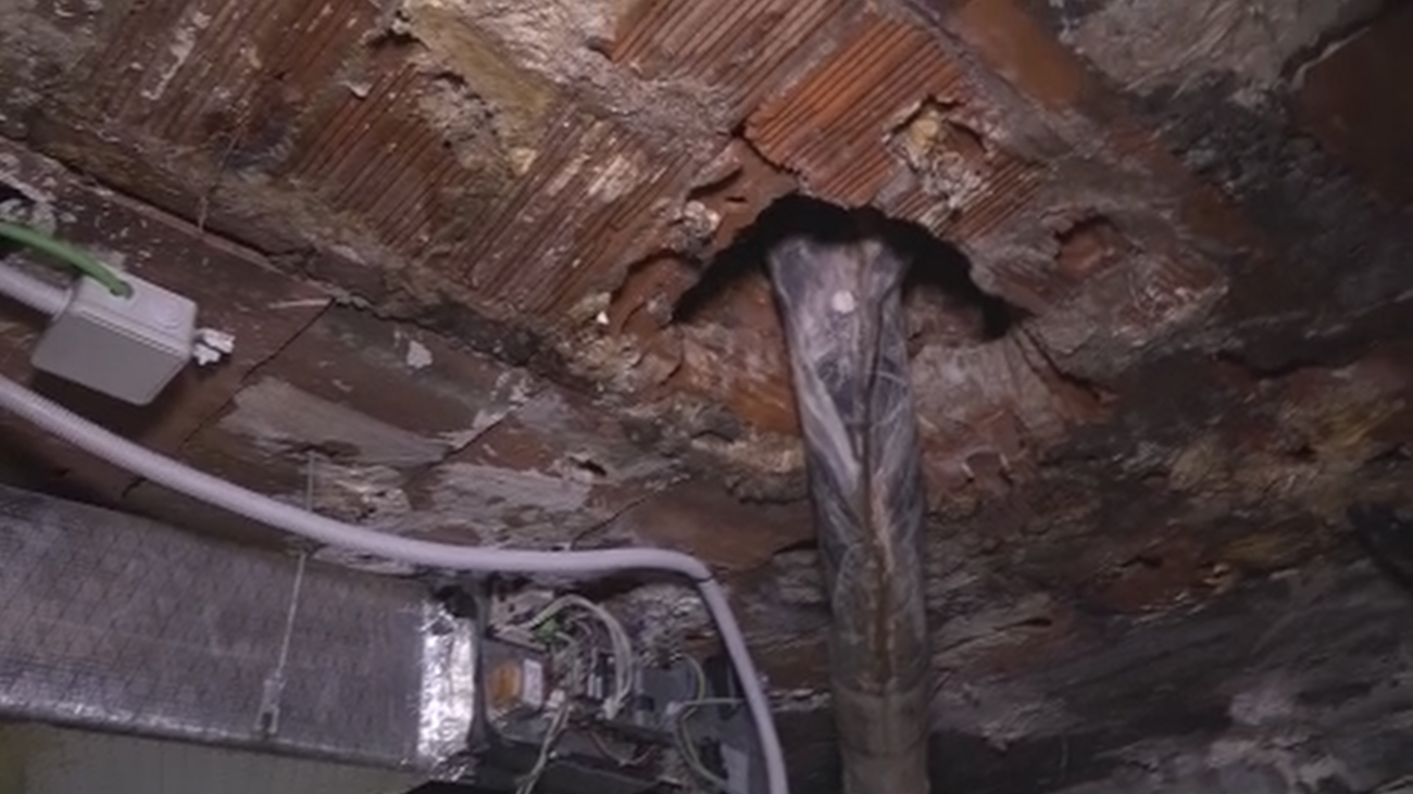 Así ha quedado un local de Manuel Becerra tras desplomarse su techo