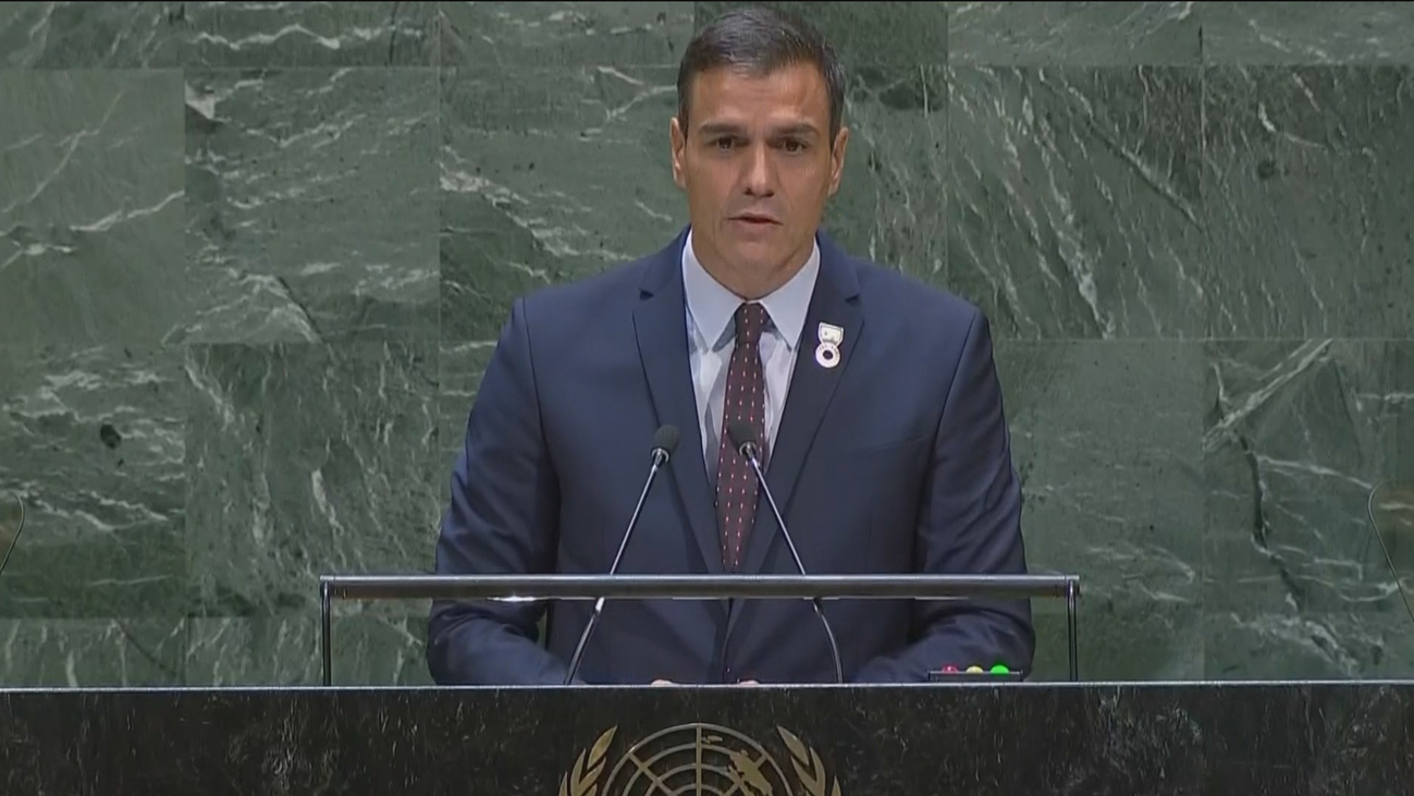 Sánchez celebra en la ONU la exhumación de Franco