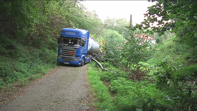 Un camión queda atrapado en Vizcaya por culpa del GPS