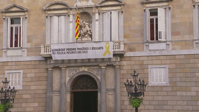 La pancarta de los presos sigue en el Palau acabado el plazo del TSJC