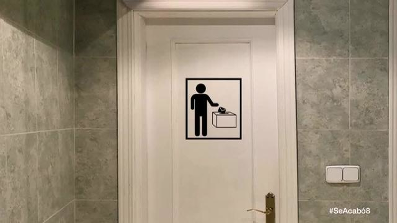 Sánchez instala 'urninarios' públicos para que no te quedes con ganas de votar