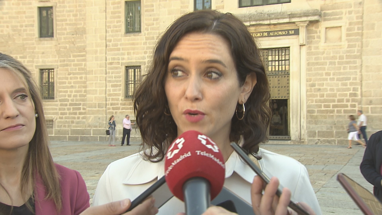 Ayuso acusa a Sánchez de prometer más financiación "con dinero que no tiene"