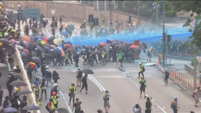 Batalla campal en las calles de Hong Kong en una nueva jornada de protesta