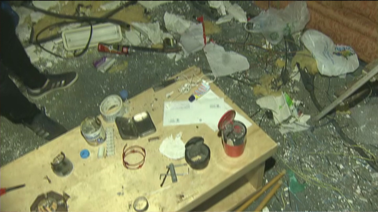 Año y medio malviviendo con un narcolocal en San Blas y nadie les da una solución