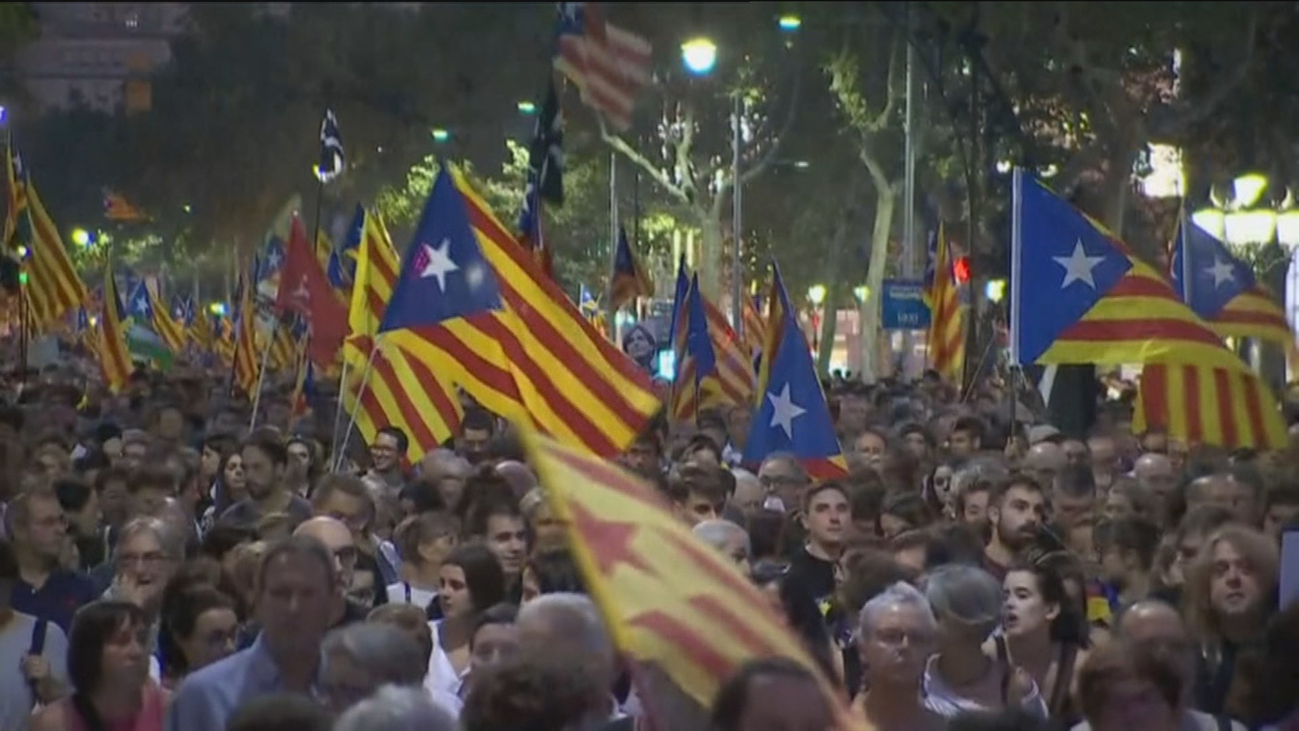 Unas 18.000 personas se manifiestan en Barcelona por el 1-O