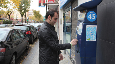 Los 45 minutos para aparcar en Madrid en hospitales, farmacias o colegios