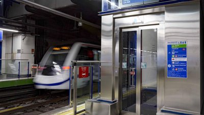 Reclaman ascensores en las estaciones de Puerta del Ángel y Alto de Extremadura de Metro