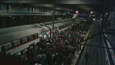 Avería en la estación de Chamartín con grandes retrasos y aglomeraciones