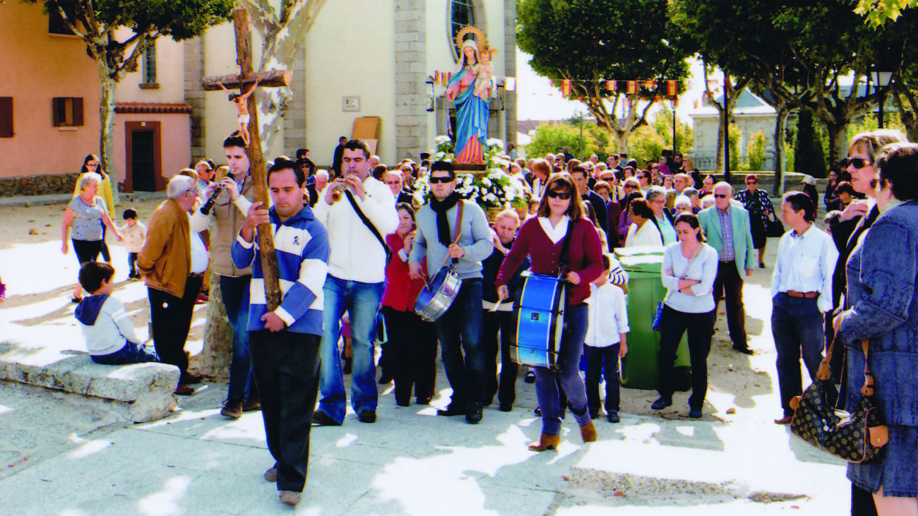 Procesión en el Barrio del Rosario de San Lorenzo de El Escorial