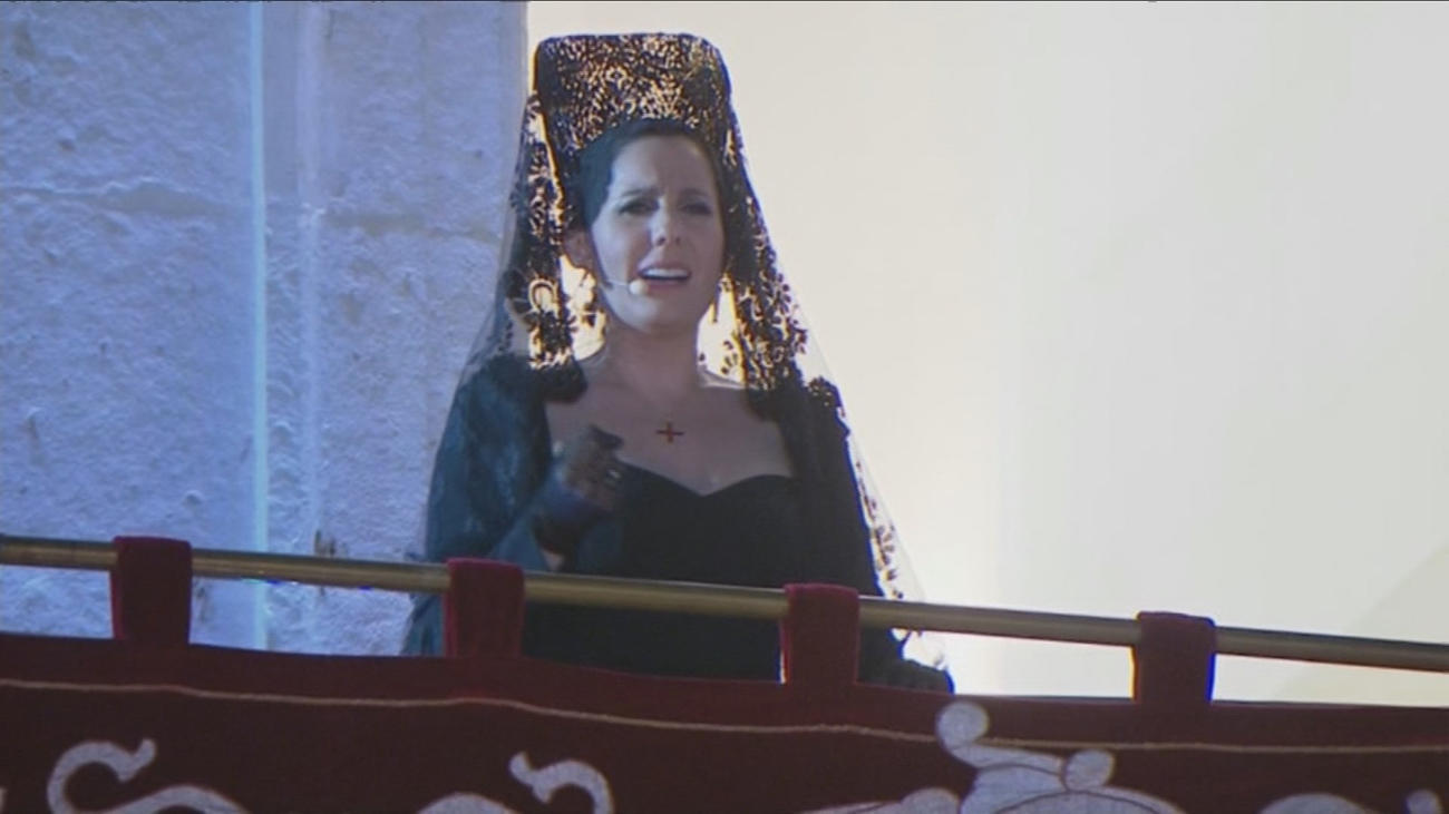 Diana Navarro regala su preciosa voz a Jesús de Medinaceli en Sol