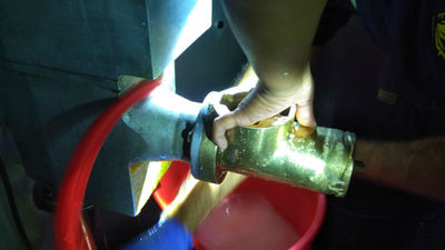 Los bomberos de Fuenlabrada rescatan a una mujer atrapada en una máquina para hacer churros