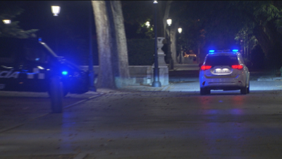 La Policía evita varios intentos de recuperar la acampada de 'sin techo' en el Prado