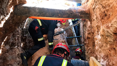 Rescatado un obrero que había quedado atrapado en una zanja en Torrejón de Ardoz
