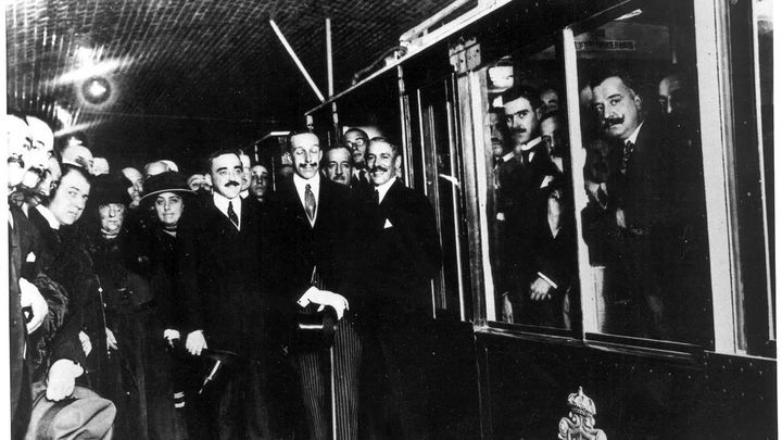Inauguración de Metro de Madrid con el rey Alfonso XIII, quien salió con los ojos cerrados / Redacción