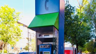 Fuenlabrada retira todas las cabinas telefónicas de la vía pública
