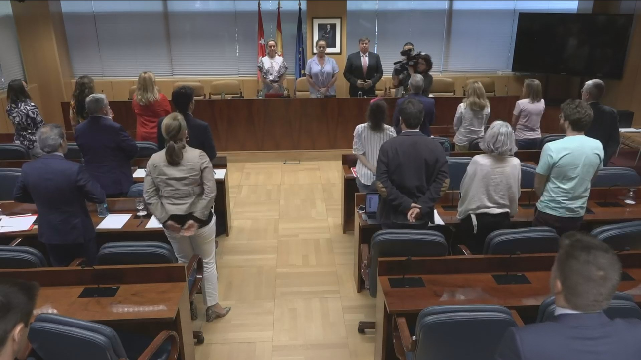 Minuto de silencio en la Asamblea en recuerdo de Pepe Oneto