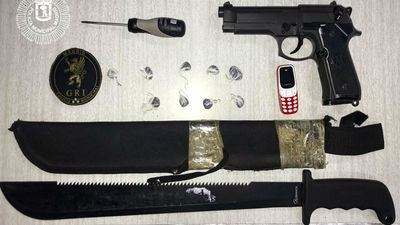 Dos menores detenidos en Arganzuela con machetes y una pistola simulada