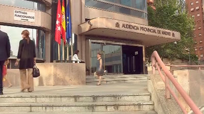 El acusado de intentar matar por segunda vez a su exmujer acepta 13 años de cárcel