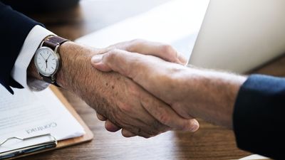 ¿Somos demasiado tolerantes con los tratos de favor en España?