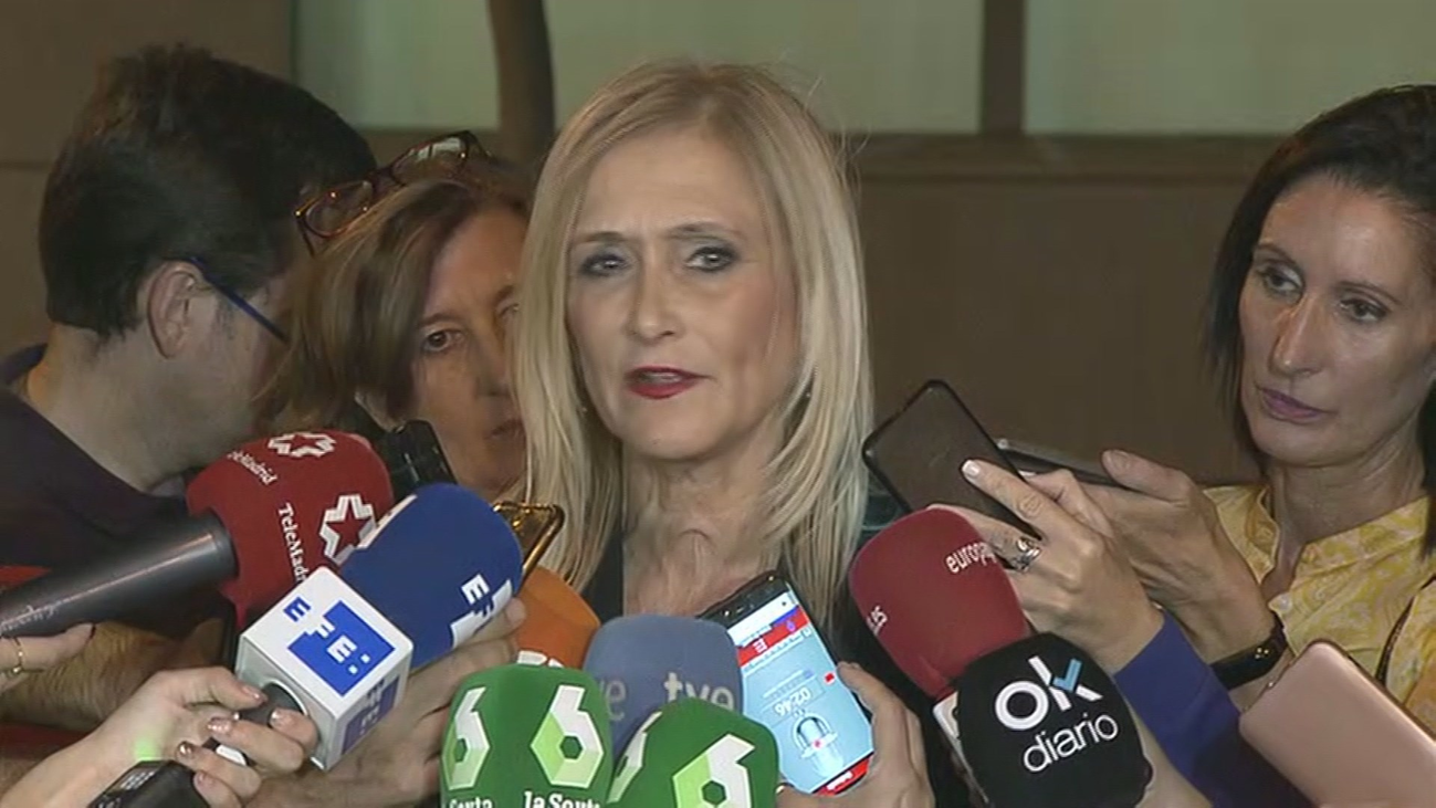 Cifuentes asegura que siguió la legalidad y los informes técnicos en sus adjudicaciones