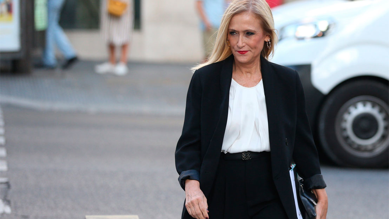 El juez interrumpe la declaración de Cifuentes porque se oía en la sala de prensa