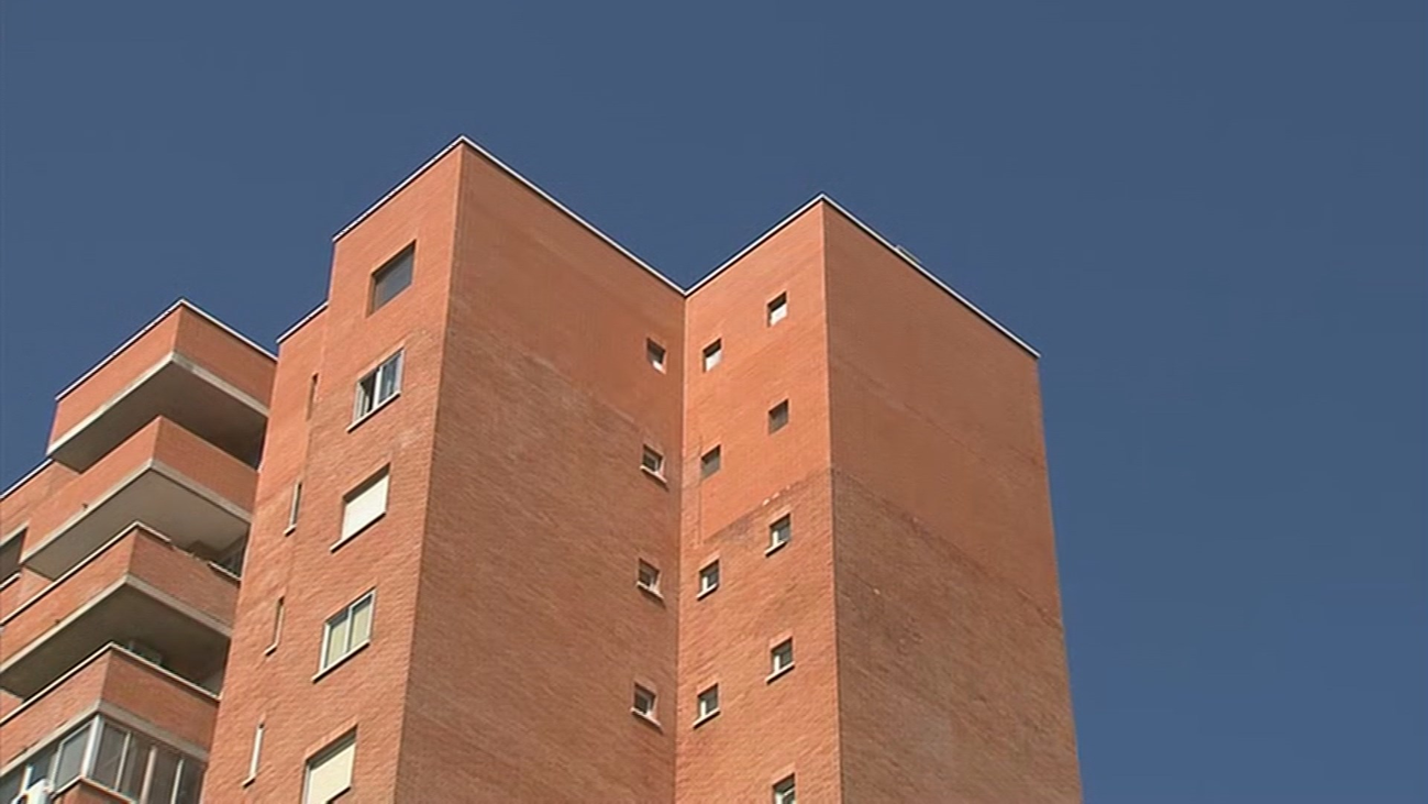 Vecinos de San Claudio, en Vallecas, regresan a sus casas 6 meses después