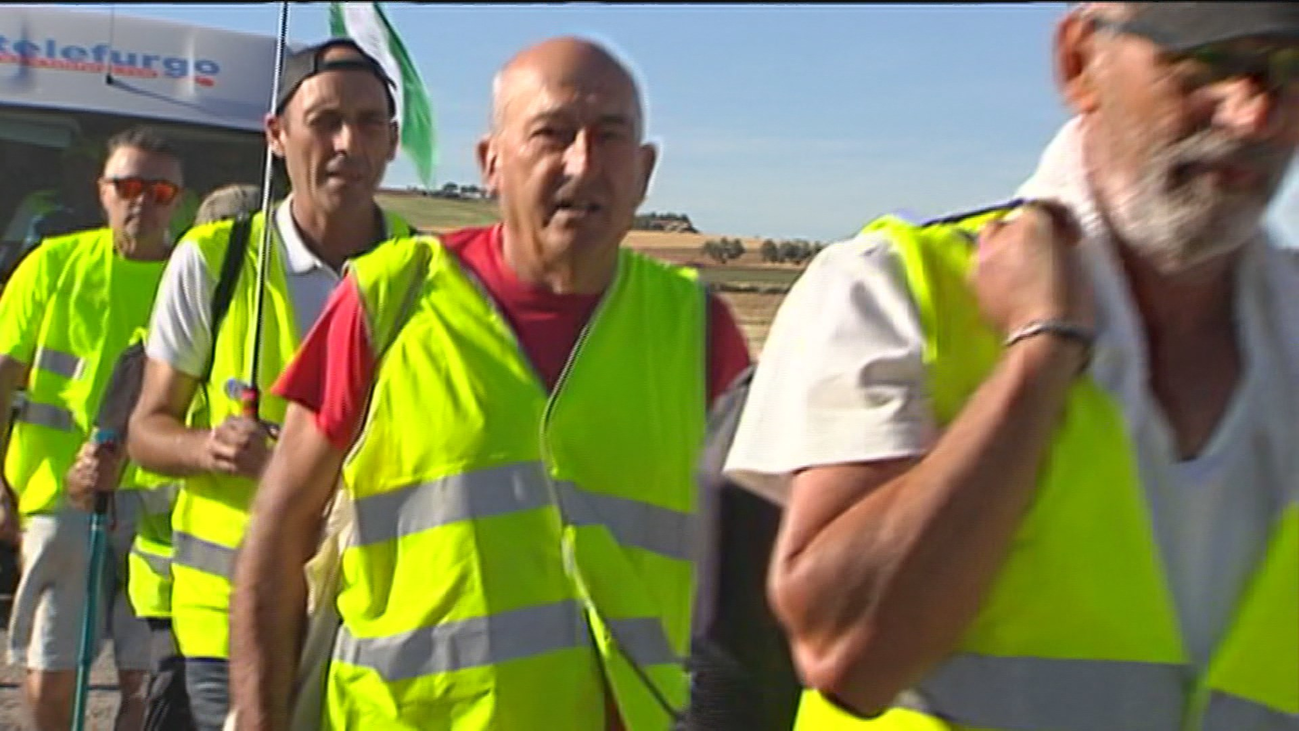 Un grupo de jubilados vascos "camina" por Madrid en busca de unas pensiones dignas