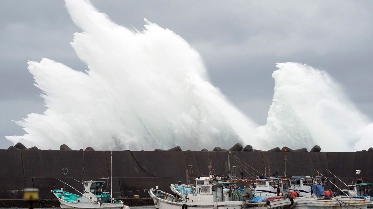 Japón se prepara para enfrentarse al peor tifón en 60 años