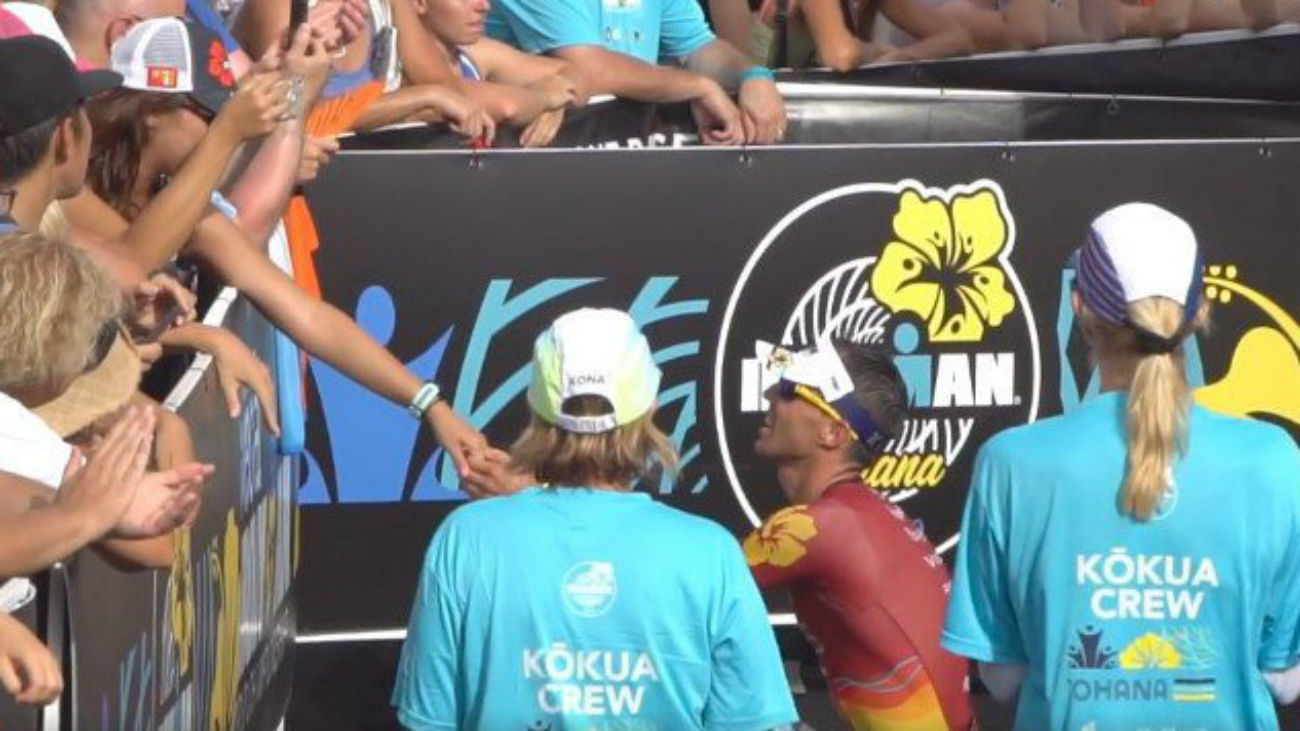 Un vecino de Rivas pide casarse a su novia tras ganar el ironman de Hawaii