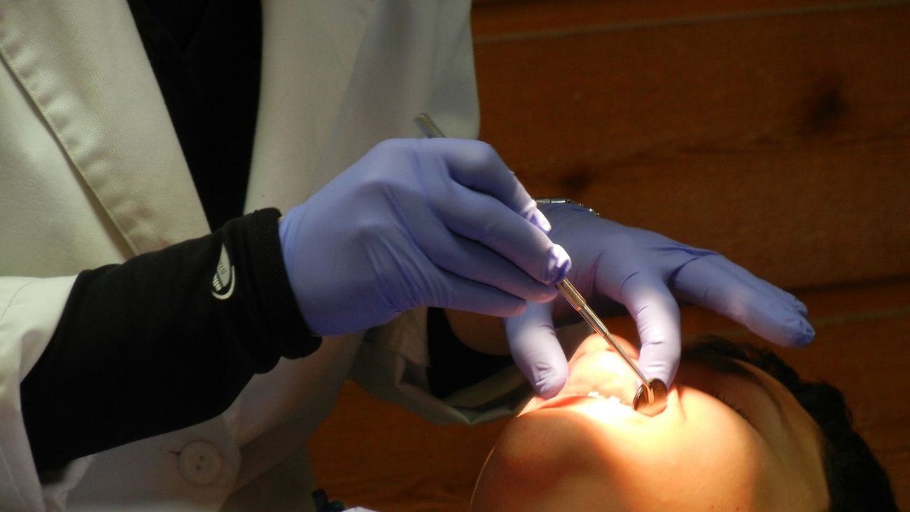 El retraso de la asistencia dental gratuita en Madrid