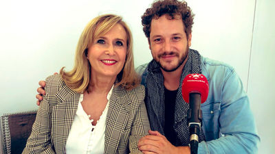 Daniel Diges canta en la Puerta del Sol, desde el estudio móvil de Onda Madrid