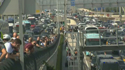 Independentistas colapsan los accesos al aeropuerto de El Prat