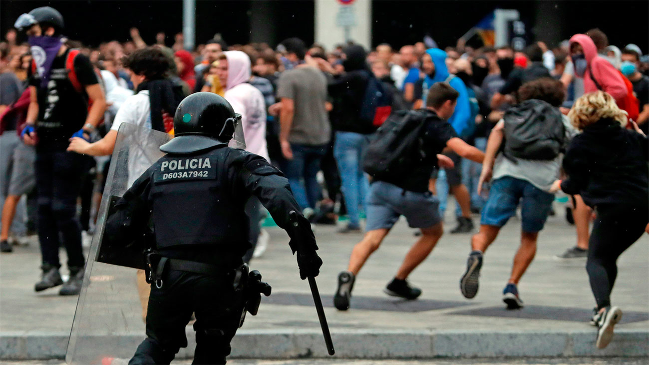 Las protestas independentistas colapsan los accesos al aeropuerto de El Prat