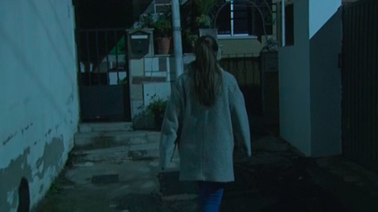 Una calle de Alpedrete recupera la luz tras la denuncia de los vecinos en Telemadrid